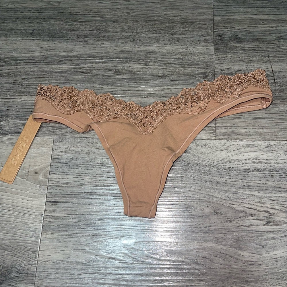 SKIMS Fits Everybody Thong